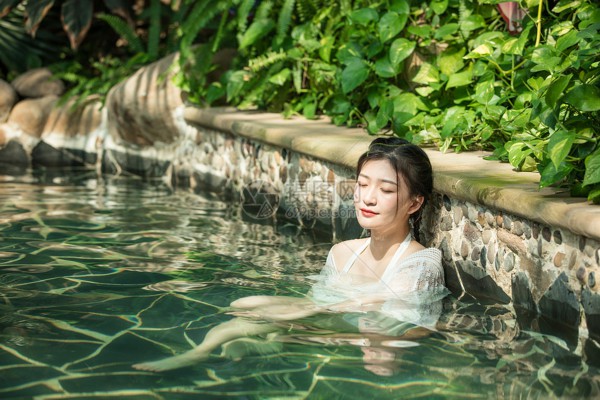 黄芪当归红枣生姜泡水，助你改善消化、缓解便秘